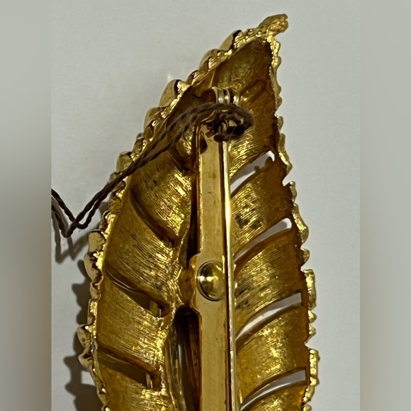 Vintage Monet Angea 1270 Leaf Brooch Pin With Original Tags Gold Tone Textured - Picture 8 of 9
